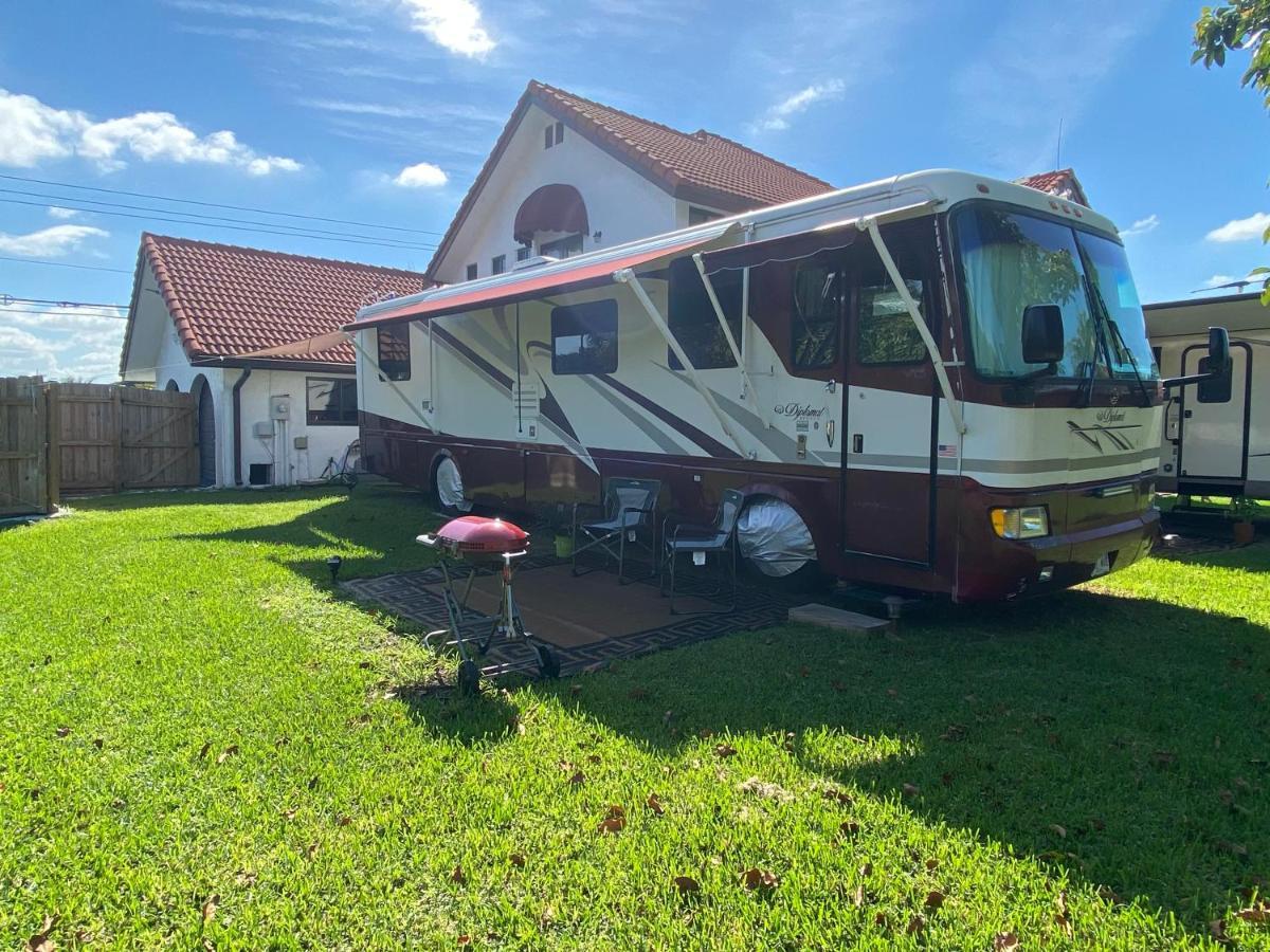 Remodeled And Comfortable Rv - Free Parking Miami Kültér fotó